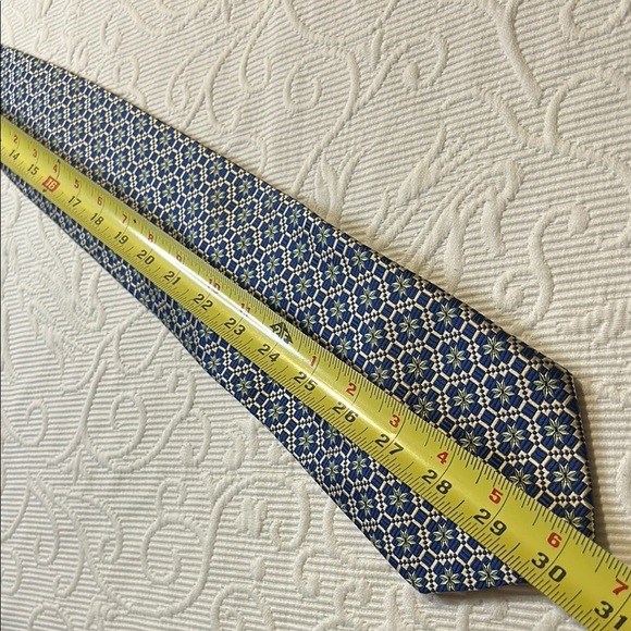 Hickey Freeman Blue and White Silk Tie with  Pattern - Picture 6 of 8